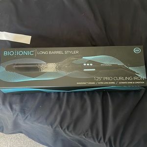 Bio Ionic long barrel 1.25” pro curling iron. New